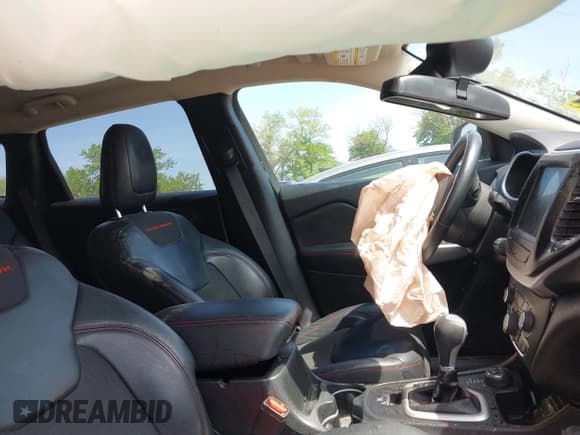 ✅ 2017 Jeep Cherokee Trailhawk • VIN: 1C4PJMBB3HW652024 • Lot: 42475576. Listed on IAAI with 112,288 mi. Free auction sales archive from the USA and detailed vehicle history report at DreamBid. Image 5.