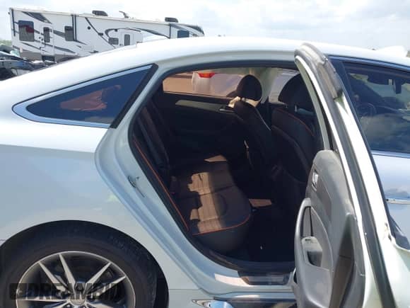 2015 Hyundai Sonata Sport z VIN 5NPE34AB3FH092236, wystawiony jako IAAI lot #43083552 z przebiegiem 89 391 mil mil oraz . Historia ofert i sprzedaży dostępna na DreamBid. Obrazek 8.