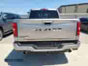 2025 Ram 1500 Laramie z VIN 1C6SRFJP4SN511835, wystawiony jako Copart lot #71278775 z przebiegiem 8 173 mil mil oraz Szkoda całkowita • Salvage title. Historia ofert i sprzedaży dostępna na DreamBid. Obrazek 6.