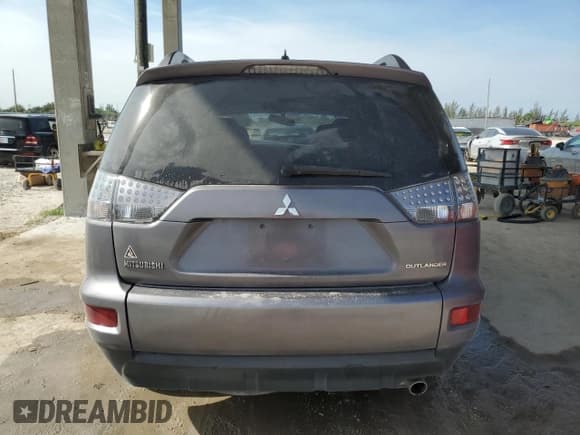 ✅ 2012 Mitsubishi Outlander SE • VIN: JA4AS3AW4CU027714 • Lot: 57773435. Wystawiony na Copart z przebiegiem 148 897 mil. Bezpłatny archiwum sprzedaży aukcyjnych z USA i szczegółowy raport historii pojazdu na DreamBid. Zdjęcie 6.