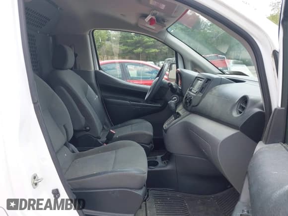 ✅ 2019 Nissan NV200 SV • VIN: 3N6CM0KNXKK710042 • Lot: 42611990. Wystawiony na IAAI z przebiegiem 68 606 mil. Bezpłatny archiwum sprzedaży aukcyjnych z USA i szczegółowy raport historii pojazdu na DreamBid. Zdjęcie 5.