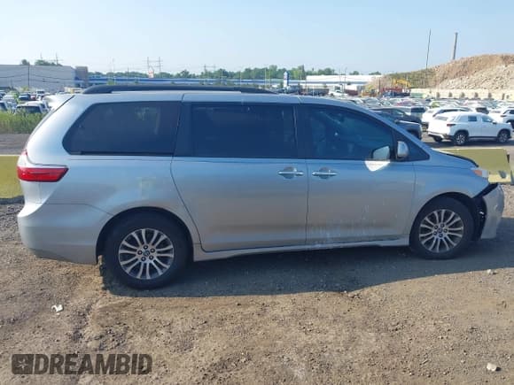 ✅ 2019 Toyota Sienna XLE Premium • VIN: 5TDYZ3DC8KS003467 • Лот: 42817479. Опубликован ранее на IAAI с пробегом 111 832 миль. Бесплатный доступ к архиву аукционных продаж из США и подробный отчёт об истории автомобиля на DreamBid. Изображение 12.