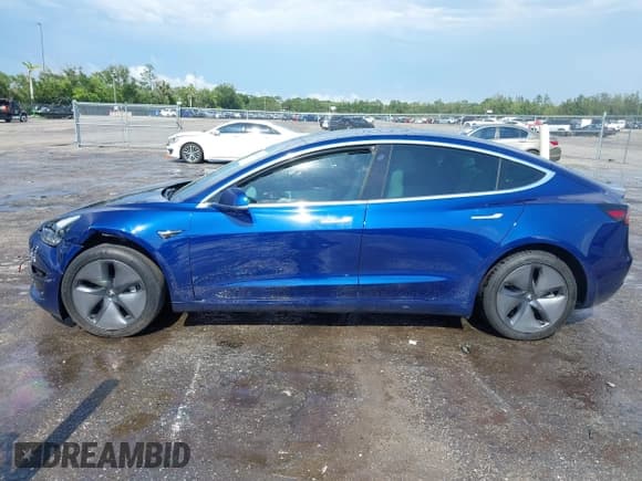 ✅ 2020 Tesla Model 3 Standard Range Plus • VIN: 5YJ3E1EA4LF591056 • Lot: 42347861. Wystawiony na IAAI z przebiegiem 64 200 mil. Bezpłatny archiwum sprzedaży aukcyjnych z USA i szczegółowy raport historii pojazdu na DreamBid. Zdjęcie 14.