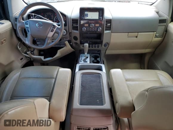 ✅ 2014 Nissan Titan SL • VIN: 1N6BA0ED9EN508895 • Lot: 54260045. Wystawiony na Copart z przebiegiem 93 355 mil. Bezpłatny archiwum sprzedaży aukcyjnych z USA i szczegółowy raport historii pojazdu na DreamBid. Zdjęcie 8.