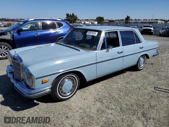 ✅ 1970 Mercedes-Benz 280 • VIN: 10801912057847 • Лот: 68581624. Опубликован ранее на Copart с пробегом 15 928 миль. Бесплатный доступ к архиву аукционных продаж из США и подробный отчёт об истории автомобиля на DreamBid. Изображение 1.