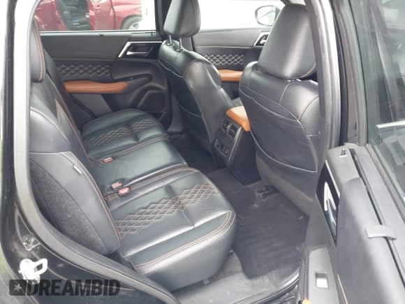 ✅ 2022 Mitsubishi Outlander SEL • VIN: JA4J4VA80NZ028341 • Lot: 43581603. Listed on IAAI with 87,606 mi. Free auction sales archive from the USA and detailed vehicle history report at DreamBid. Image 8.