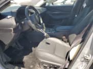 ✅ 2021 Mazda CX-30 Preferred • VIN: 3MVDMBCL3MM209970 • Lot: 68560295. Wystawiony na Copart z przebiegiem 49 195 mil. Bezpłatny archiwum sprzedaży aukcyjnych z USA i szczegółowy raport historii pojazdu na DreamBid. Zdjęcie 7.