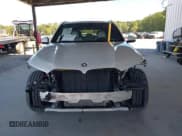 ✅ 2019 BMW X5 xDrive40i • VIN: 5UXCR6C59KLL21046 • Lot: 43353523. Wystawiony na IAAI z przebiegiem 91 785 mil. Bezpłatny archiwum sprzedaży aukcyjnych z USA i szczegółowy raport historii pojazdu na DreamBid. Zdjęcie 13.