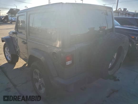 ✅ 2023 Jeep Wrangler Sport S • VIN: 1C4GJXAN6PW600902 • Lot: 96577195. Wystawiony na Copart z przebiegiem 48 938 mil. Bezpłatny archiwum sprzedaży aukcyjnych z USA i szczegółowy raport historii pojazdu na DreamBid. Zdjęcie 2.