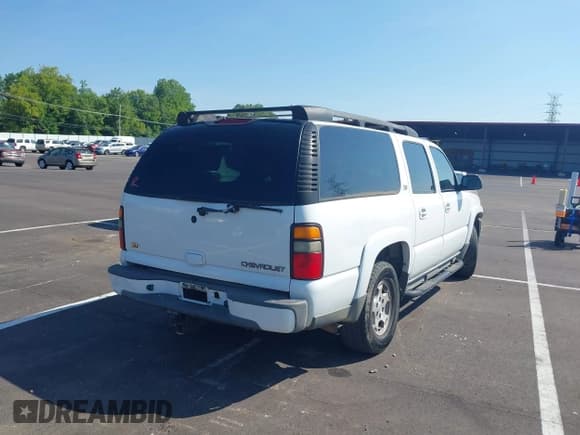✅ 2004 Chevrolet Suburban LT • VIN: 3GNFK16Z94G240561 • Лот: 42769241. Опубликован ранее на IAAI с пробегом 246 438 миль. Бесплатный доступ к архиву аукционных продаж из США и подробный отчёт об истории автомобиля на DreamBid. Изображение 4.