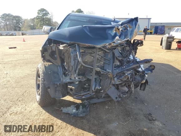 ✅ 2024 Chevrolet Silverado 1500 • VIN: 3GCUD4ED8RG185481 • Лот: 87740895. Опубликован ранее на Copart с пробегом Не указан. Бесплатный доступ к архиву аукционных продаж из США и подробный отчёт об истории автомобиля на DreamBid. Изображение 5.