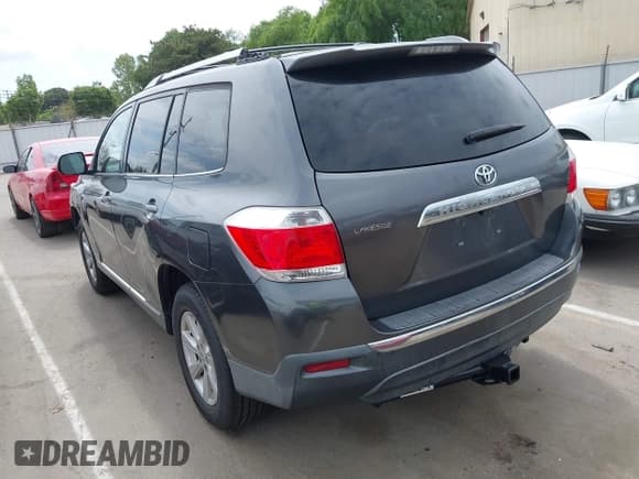 ✅ 2011 Toyota Highlander • VIN: 5TDZK3EH8BS027822 • Лот: 42051111. Опубликован ранее на IAAI с пробегом 174 290 миль. Бесплатный доступ к архиву аукционных продаж из США и подробный отчёт об истории автомобиля на DreamBid. Изображение 3.