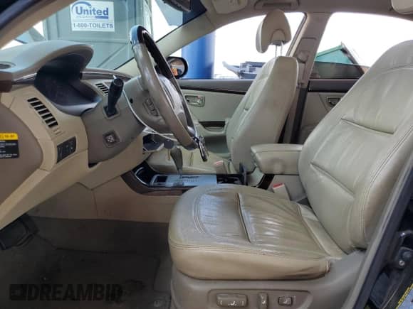 2009 Hyundai Azera Limited с VIN KMHFC46F49A388051, выставлен на аукционе Copart как лот 56252425 с пробегом 177 171 миль миль и Списание • Salvage title. История ставок и продаж доступна на DreamBid. Изображение 7.