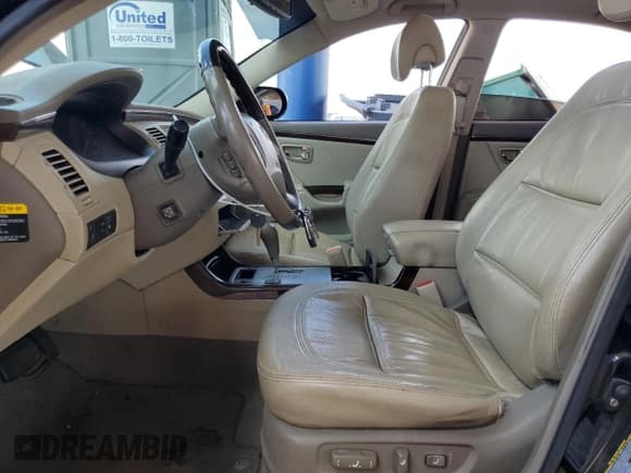 ✅ 2009 Hyundai Azera Limited • VIN: KMHFC46F49A388051 • Lot: 56252425. Listed on Copart with 177,171 mi. Free auction sales archive from the USA and detailed vehicle history report at DreamBid. Image 7.