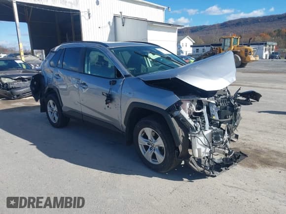 ✅ 2020 Toyota RAV4 Hybrid XLE • VIN: JTMRWRFVXLD061995 • Lot: 43627681. Wystawiony na IAAI z przebiegiem 70 474 mil. Bezpłatny archiwum sprzedaży aukcyjnych z USA i szczegółowy raport historii pojazdu na DreamBid. Zdjęcie 1.