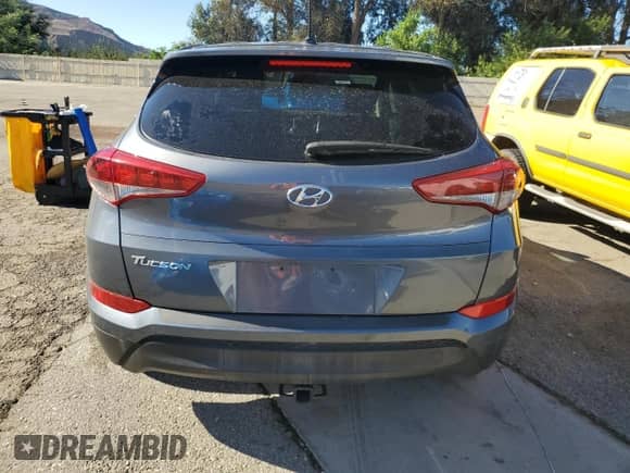 2016 Hyundai Tucson SE z VIN KM8J23A44GU225408, wystawiony jako Copart lot #82504215 z przebiegiem 179 480 mil mil oraz Szkoda całkowita • Salvage title. Historia ofert i sprzedaży dostępna na DreamBid. Obrazek 6.
