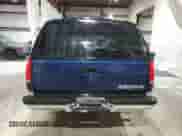 1998 Chevrolet Suburban с VIN 1GNEC16R5WJ361307, выставлен на аукционе Copart как лот 85717335 с пробегом 29 147 миль миль и Списание • Salvage title. История ставок и продаж доступна на DreamBid. Изображение 6.