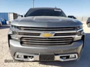 ✅ 2020 Chevrolet Silverado 1500 High Country • VIN: 3GCPWFED2LG400749 • Lot: 85888304. Wystawiony na Copart z przebiegiem 86 773 mil. Bezpłatny archiwum sprzedaży aukcyjnych z USA i szczegółowy raport historii pojazdu na DreamBid. Zdjęcie 5.