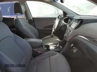 ✅ 2017 Hyundai Santa Fe 2.4L • VIN: 5NMZU3LBXHH031083 • Lot: 62723492. Wystawiony na Copart z przebiegiem 75 121 mil mil. Skorzystaj z bezpłatnego archiwum sprzedaży aukcyjnych z USA i zobacz szczegółowy raport historii pojazdu na DreamBid. Zdjęcie 5.