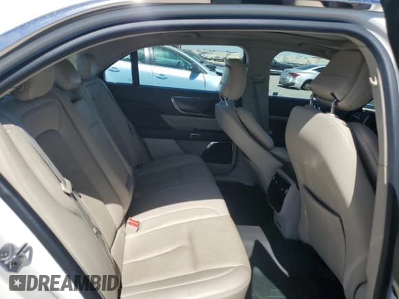 ✅ 2019 Lincoln Continental Select • VIN: 1LN6L9SKXK5602488 • Lot: 80818355. Wystawiony na Copart z przebiegiem 83 890 mil. Bezpłatny archiwum sprzedaży aukcyjnych z USA i szczegółowy raport historii pojazdu na DreamBid. Zdjęcie 10.