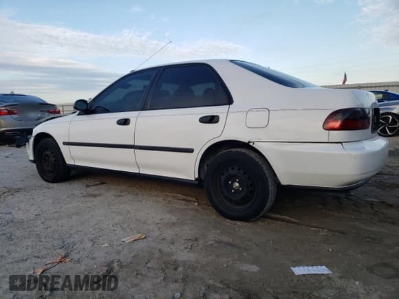 ✅ 1994 Honda Civic DX • VIN: 1HGEG864XRL010364 • Лот: 80191724. Опубликован ранее на Copart с пробегом 105 938 миль. Бесплатный доступ к архиву аукционных продаж из США и подробный отчёт об истории автомобиля на DreamBid. Изображение 2.