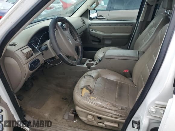 ✅ 2002 Ford Explorer • VIN: 1FMZU75E12ZB96453 • Lot: 89016865. Wystawiony na Copart z przebiegiem Nie podano. Bezpłatny archiwum sprzedaży aukcyjnych z USA i szczegółowy raport historii pojazdu na DreamBid. Zdjęcie 7.