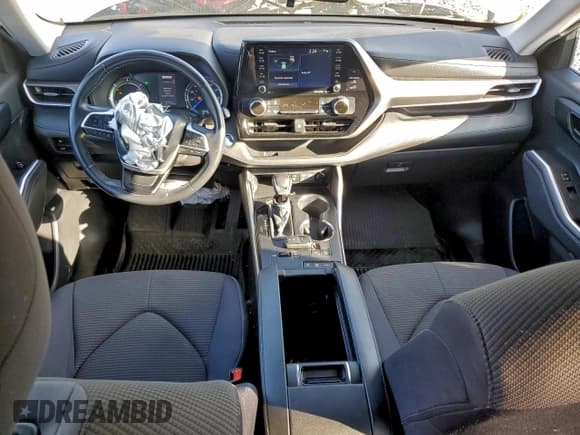 ✅ 2022 Toyota Highlander Hybrid LE • VIN: 5TDBBRCH9NS554960 • Лот: 87237015. Опубликован ранее на Copart с пробегом 52 954 миль. Бесплатный доступ к архиву аукционных продаж из США и подробный отчёт об истории автомобиля на DreamBid. Изображение 8.