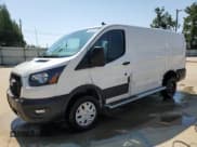 ✅ 2024 Ford Transit Cargo • VIN: 1FTBR1Y8XRKB03474 • Lot: 63350915. Wystawiony na Copart z przebiegiem 13 098 mil. Bezpłatny archiwum sprzedaży aukcyjnych z USA i szczegółowy raport historii pojazdu na DreamBid. Zdjęcie 1.