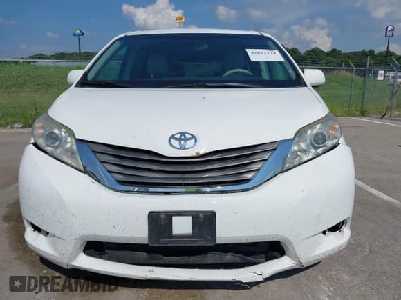 ✅ 2013 Toyota Sienna XLE AAS • VIN: 5TDYK3DC5DS327564 • Lot: 42822134. Listed on IAAI with Not provided. Free auction sales archive from the USA and detailed vehicle history report at DreamBid. Image 12.