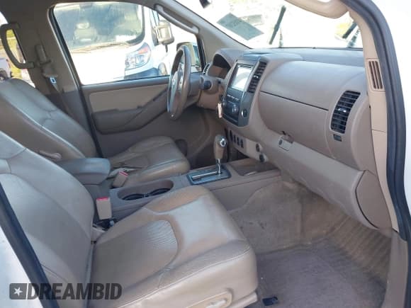 ✅ 2010 Nissan Frontier SE • VIN: 1N6AD0ER9AC438013 • Lot: 41852387. Wystawiony na IAAI z przebiegiem 200 220 mil. Bezpłatny archiwum sprzedaży aukcyjnych z USA i szczegółowy raport historii pojazdu na DreamBid. Zdjęcie 5.