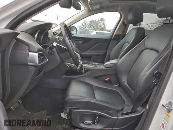 ✅ 2019 Jaguar F-Pace 25t Premium • VIN: SADCJ2FX1KA600845 • Lot: 94756915. Wystawiony na Copart z przebiegiem 56 259 mil. Bezpłatny archiwum sprzedaży aukcyjnych z USA i szczegółowy raport historii pojazdu na DreamBid. Zdjęcie 7.