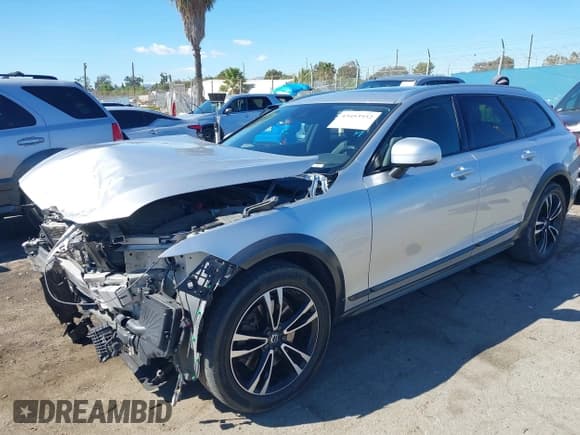 ✅ 2018 Volvo V90 • VIN: YV4102NK0J1017190 • Lot: 43453932. Listed on IAAI with 100,833 mi. Free auction sales archive from the USA and detailed vehicle history report at DreamBid. Image 2.