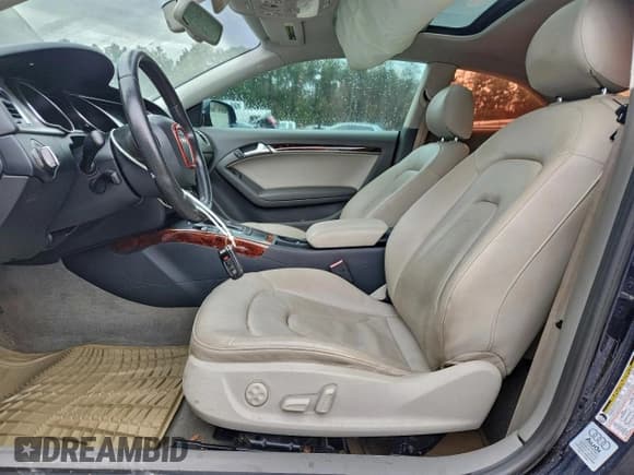 ✅ 2012 Audi A5 Premium Plus • VIN: WAULFAFR0CA002124 • Lot: 94594435. Wystawiony na Copart z przebiegiem 179 790 mil. Bezpłatny archiwum sprzedaży aukcyjnych z USA i szczegółowy raport historii pojazdu na DreamBid. Zdjęcie 7.