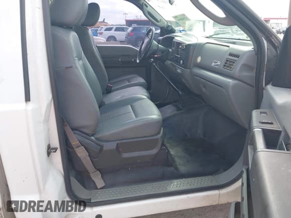 ✅ 2003 Ford F-250 XL • VIN: 1FTNF20PX3EC57946 • Lot: 42588856. Wystawiony na IAAI z przebiegiem 181 202 mil. Bezpłatny archiwum sprzedaży aukcyjnych z USA i szczegółowy raport historii pojazdu na DreamBid. Zdjęcie 5.