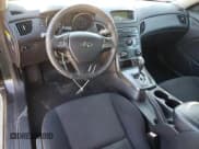 ✅ 2012 Hyundai Genesis Coupe 2.0T • VIN: KMHHT6KD5CU073452 • Lot: 42034875. Wystawiony na Copart z przebiegiem 106 854 mil. Bezpłatny archiwum sprzedaży aukcyjnych z USA i szczegółowy raport historii pojazdu na DreamBid. Zdjęcie 8.