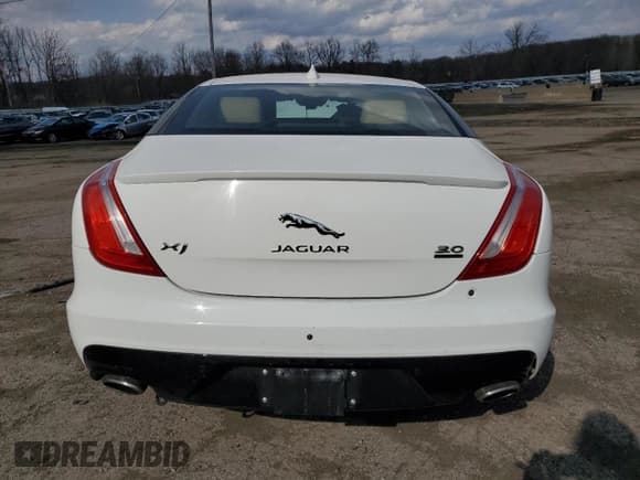 ✅ 2019 Jaguar XJ R-Sport • VIN: SAJWJ1CD5K8W19663 • Lot: 51071665. Wystawiony na Copart z przebiegiem 28 468 mil. Bezpłatny archiwum sprzedaży aukcyjnych z USA i szczegółowy raport historii pojazdu na DreamBid. Zdjęcie 6.