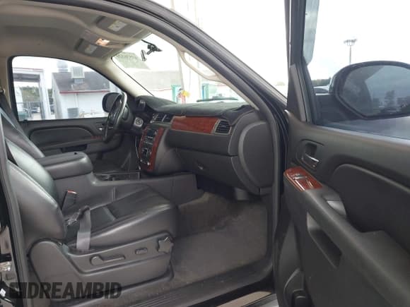 ✅ 2011 Chevrolet Suburban LT • VIN: 1GNSCJE07BR402263 • Lot: 43556526. Listed on IAAI with 151,634 mi. Free auction sales archive from the USA and detailed vehicle history report at DreamBid. Image 5.