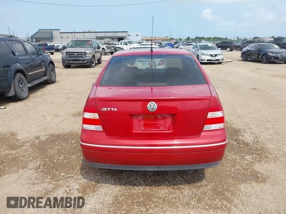 ✅ 2005 Volkswagen Jetta GL • VIN: 3VWRK69M45M072198 • Lot: 42076441. Listed on IAAI with 17,298 mi. Free auction sales archive from the USA and detailed vehicle history report at DreamBid. Image 16.