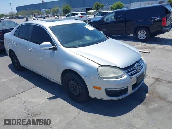 ✅ 2010 Volkswagen Jetta SE • VIN: 3VWRZ7AJ6AM113590 • Lot: 42418082. Listed on IAAI with 226,440 mi. Free auction sales archive from the USA and detailed vehicle history report at DreamBid. Image 1.
