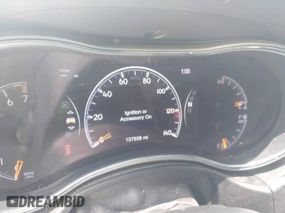 2018 Jeep Grand Cherokee Limited z VIN 1C4RJEBG4JC131623, wystawiony jako IAAI lot #42806022 z przebiegiem 137 938 mil mil oraz . Historia ofert i sprzedaży dostępna na DreamBid. Obrazek 7.