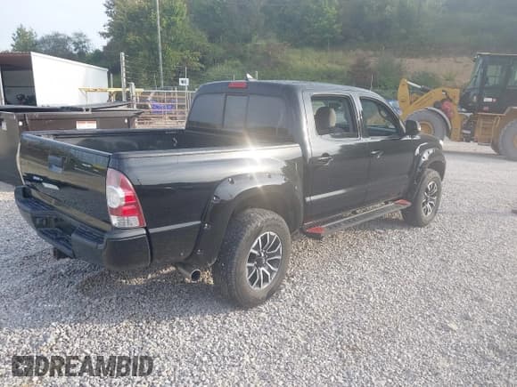 ✅ 2014 Toyota Tacoma • VIN: 5TFLU4EN8EX105672 • Лот: 43208344. Опубликован ранее на IAAI с пробегом 172 445 миль. Бесплатный доступ к архиву аукционных продаж из США и подробный отчёт об истории автомобиля на DreamBid. Изображение 4.