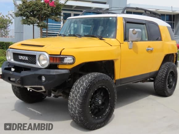 ✅ 2007 Toyota FJ Cruiser • VIN: JTEBU11F370076307 • Lot: 82147615. Wystawiony na Copart z przebiegiem 182 609 mil. Bezpłatny archiwum sprzedaży aukcyjnych z USA i szczegółowy raport historii pojazdu na DreamBid. Zdjęcie 2.