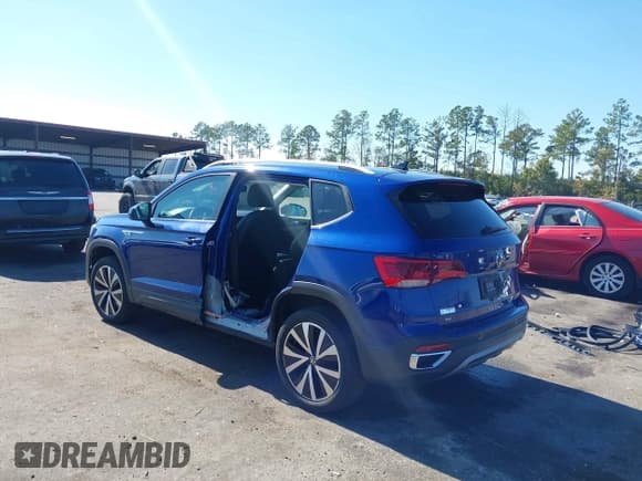 ✅ 2022 Volkswagen Taos SE • VIN: 3VVRX7B25NM021068 • Lot: 43683171. Listed on IAAI with 21,975 mi. Free auction sales archive from the USA and detailed vehicle history report at DreamBid. Image 3.