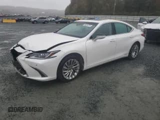 ✅ 2021 Lexus ES 300h Luxury • VIN: 58AEA1C12MU005457 • Lot: 90058725. Wystawiony na Copart z przebiegiem 53 766 mil. Bezpłatny archiwum sprzedaży aukcyjnych z USA i szczegółowy raport historii pojazdu na DreamBid. Zdjęcie 1.