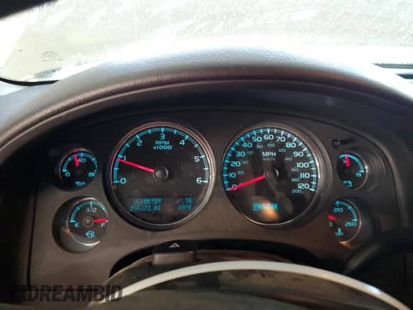 2013 Chevrolet Tahoe LTZ z VIN 1GNSKCE00DR330467, wystawiony jako Copart lot #80821995 z przebiegiem 294 372 mil mil oraz Szkoda całkowita • Salvage title. Historia ofert i sprzedaży dostępna na DreamBid. Obrazek 9.