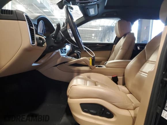 ✅ 2023 Porsche Cayenne • VIN: WP1AA2AY3PDA01274 • Лот: 55471325. Опубликован ранее на Copart с пробегом 26 976 миль. Бесплатный доступ к архиву аукционных продаж из США и подробный отчёт об истории автомобиля на DreamBid. Изображение 7.