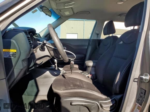 ✅ 2017 Kia Soul • VIN: KNDJN2A25H7490603 • Lot: 90850335. Wystawiony na Copart z przebiegiem 65 772 mil. Bezpłatny archiwum sprzedaży aukcyjnych z USA i szczegółowy raport historii pojazdu na DreamBid. Zdjęcie 7.