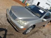 ✅ 2002 Mercedes-Benz C 230/260/280/320 • VIN: WDBRF64J52E001466 • Lot: 41984606. Wystawiony na IAAI z przebiegiem 122 482 mil. Bezpłatny archiwum sprzedaży aukcyjnych z USA i szczegółowy raport historii pojazdu na DreamBid. Zdjęcie 2.