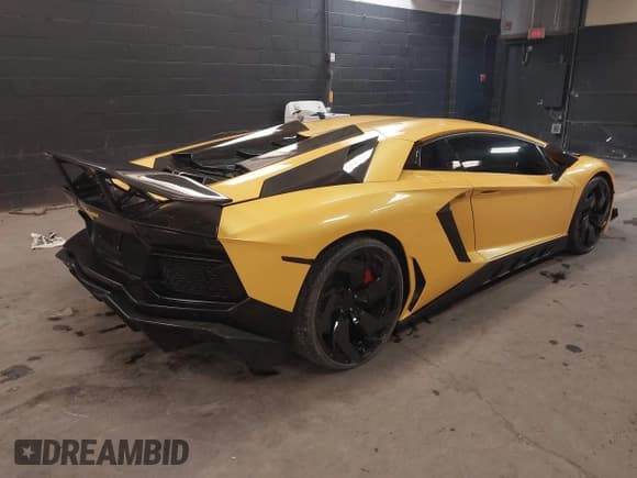 ✅ 2012 Lamborghini Aventador • VIN: ZHWUC1ZD2CLA01085 • Lot: 41274304. Listed on IAAI with 11,058 mi. Free auction sales archive from the USA and detailed vehicle history report at DreamBid. Image 4.