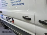 ✅ 2019 Ford Transit Cargo • VIN: 1FTYR2YM4KKA85623 • Lot: 43943597. Wystawiony na IAAI z przebiegiem 97 589 mil. Bezpłatny archiwum sprzedaży aukcyjnych z USA i szczegółowy raport historii pojazdu na DreamBid. Zdjęcie 9.